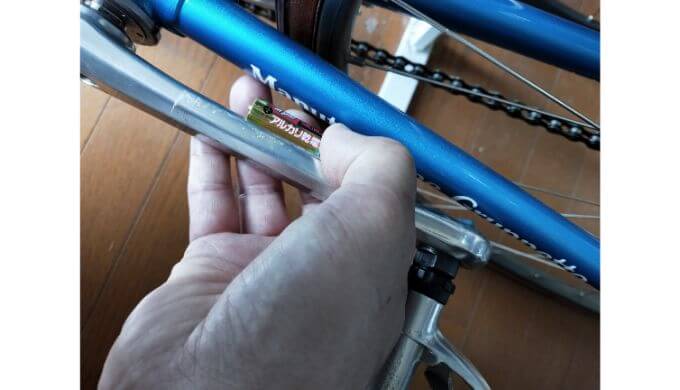左クランク式のパワーメーターは単4電池で確認